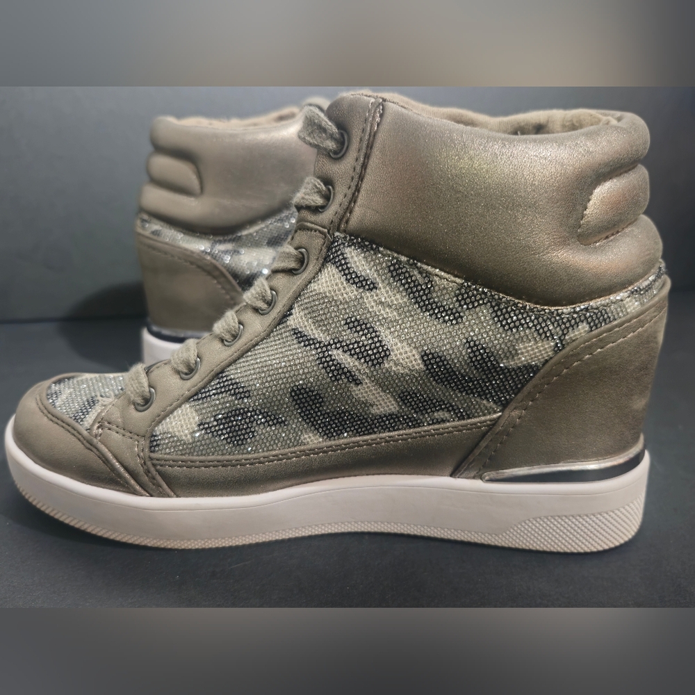 GBG Los Angeles Nelly Faux Leather Camouflage High-top Sneakers Size 7 image 4